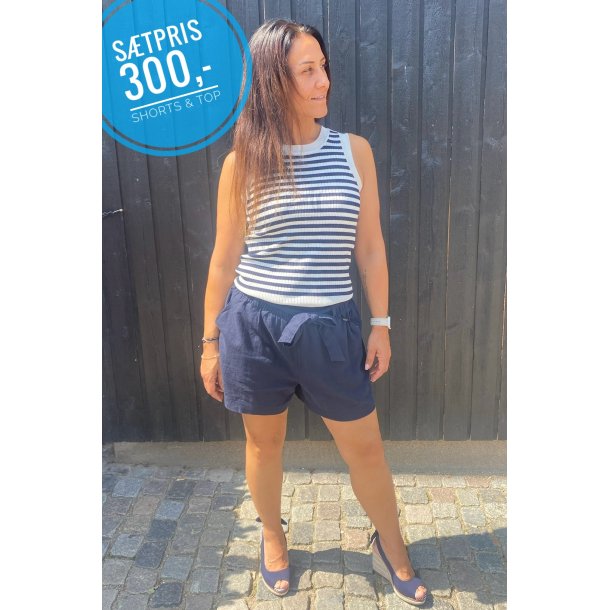 NAVY LOOK