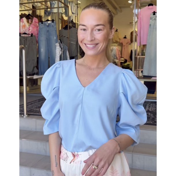 LIBERT� ESSENTIEL WINNIE V BLOUSE BABY BLUE 