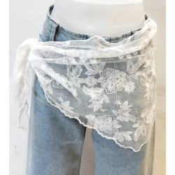 ISAKO LACE TRIANGLE BEIGE