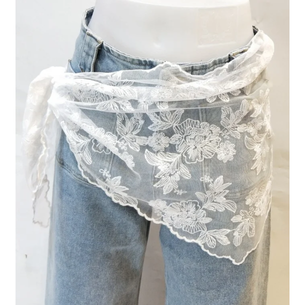 ISAKO LACE TRIANGLE BEIGE