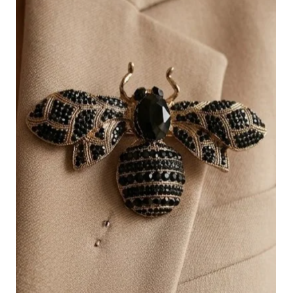 ISAKO BROOCH BIG BEE BLACK