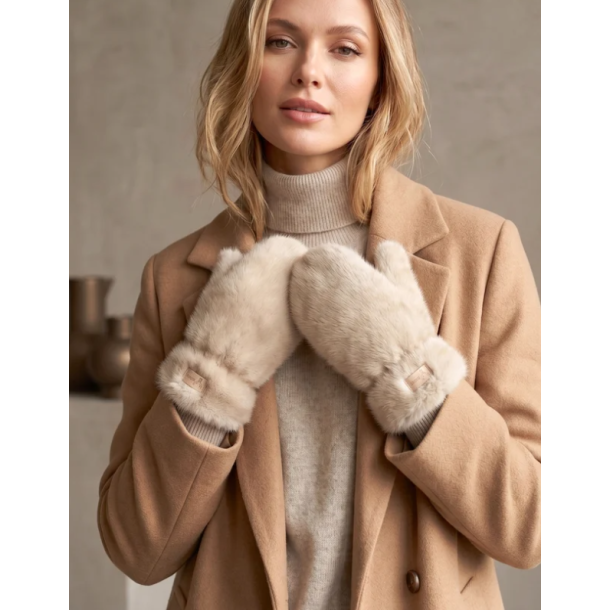 ISAKO FAUX FUR CELICA GLOVES BEIGE